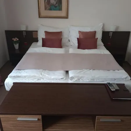 Adameva Apartment Piest'any